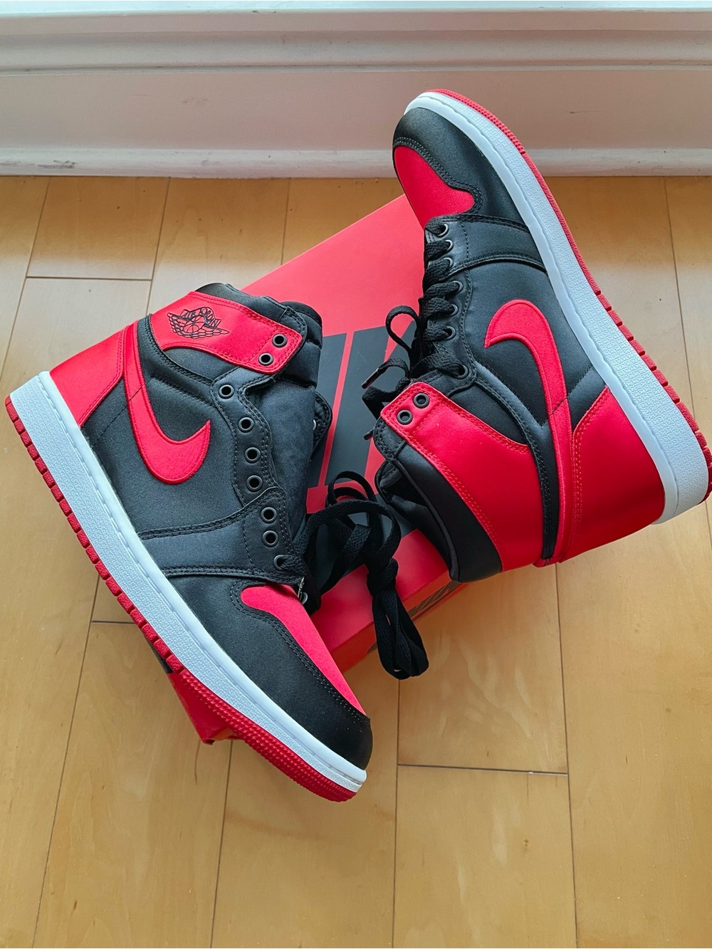 NIB Air Jordan 1 Retro HI OG in Black/University Red-White 8.5M 10W